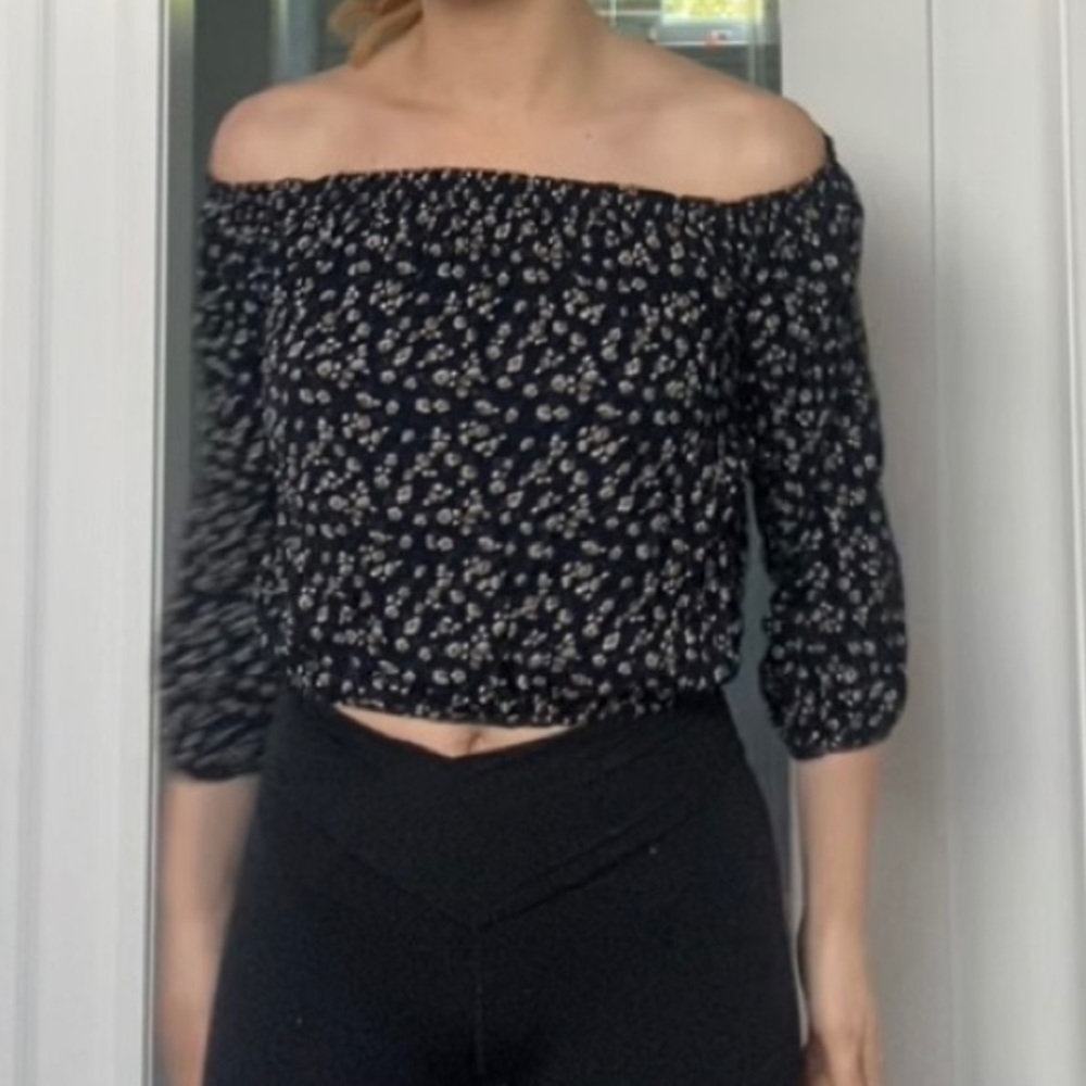 Brandy Melville Maura top navy floral